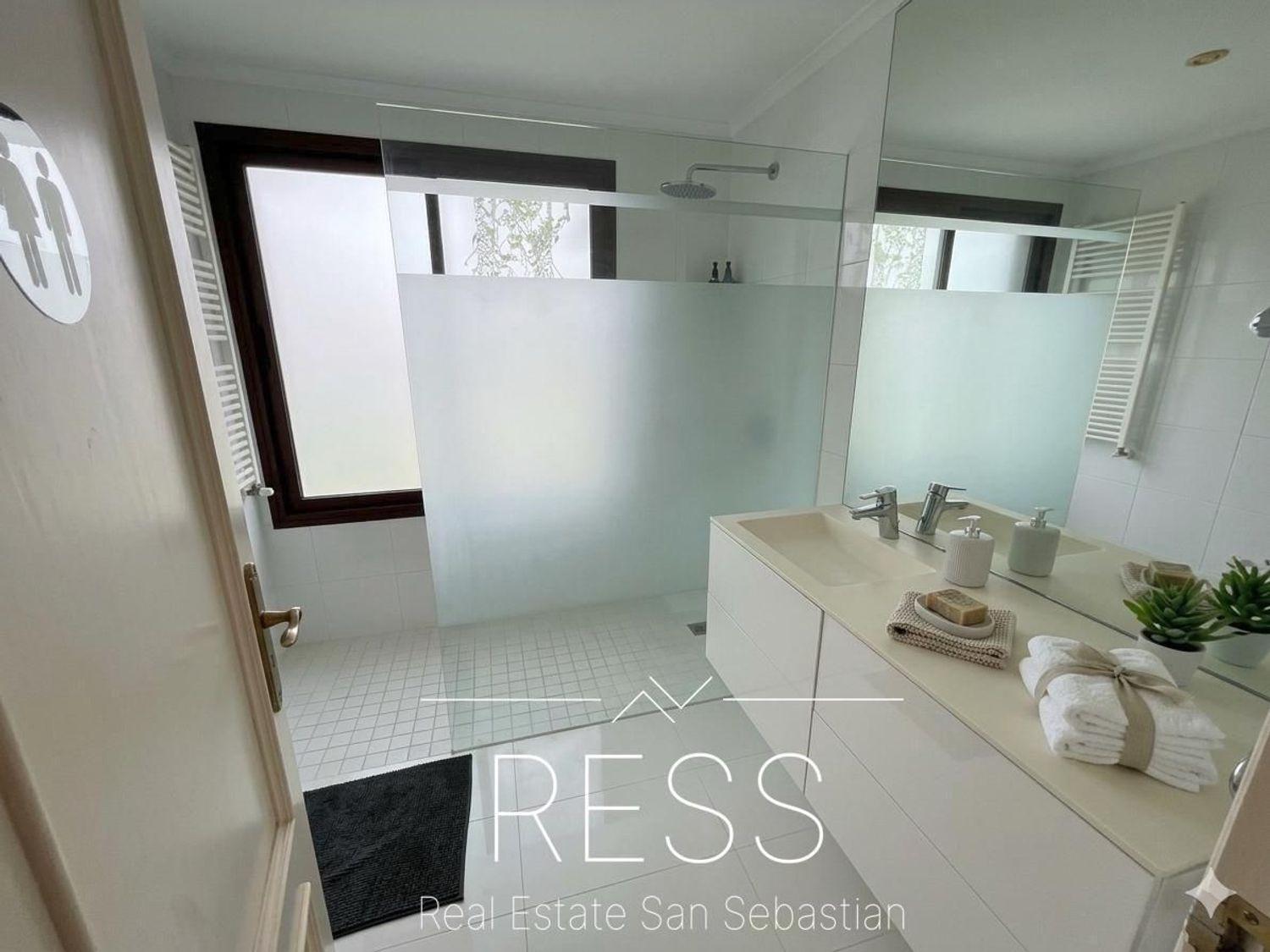 105256326 15384466 foto 438875 - Se vende: Casa con jard&iacute;n y piscina en Hondarribia, Pa&iacute;s Vasco