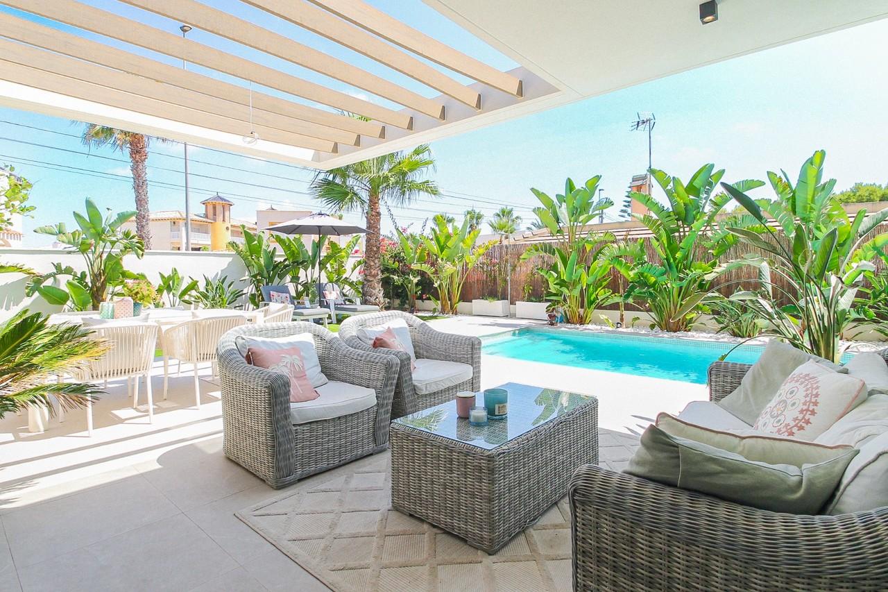 144248844 15572332 foto 647162 - Villa en venta en Orihuela Costa, Alicante