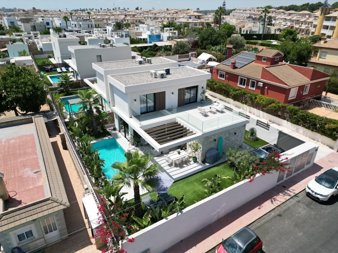 144248844 15572332 foto 765141 - Villa en venta en Orihuela Costa, Alicante