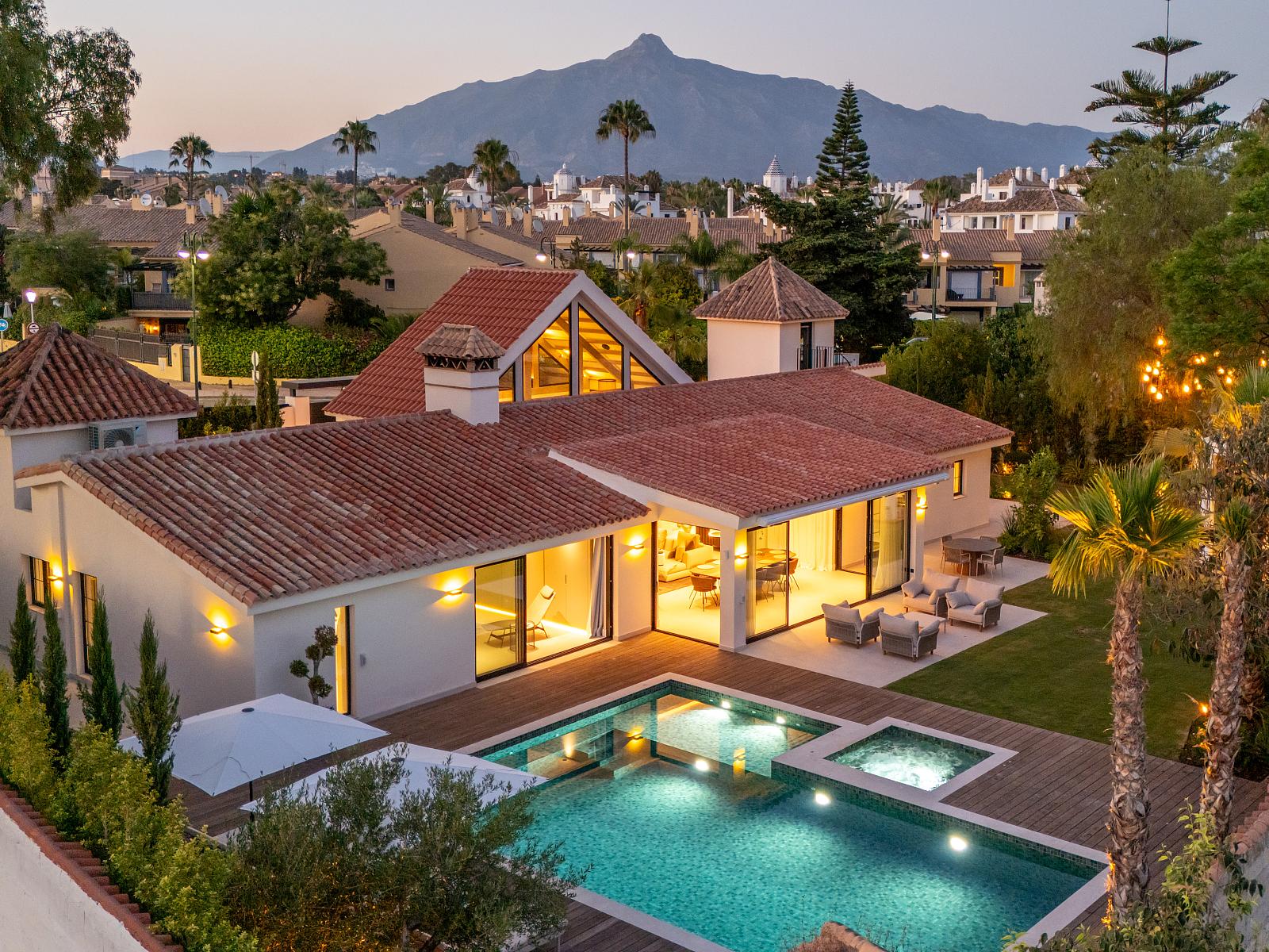 Villa de lujo y estilo contemporáneo a la venta en Marbella, Costa del Sol 207659145 14970812 foto 216322 - Villa de lujo y estilo contemporáneo a la venta en Marbella, Costa del Sol