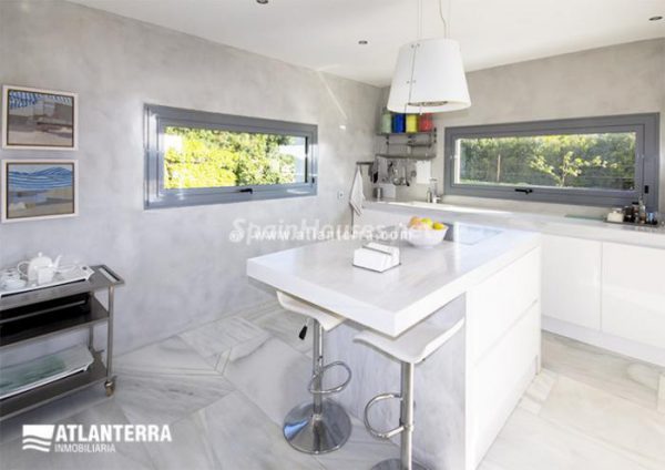 Para los amantes de Cádiz, moderna villa de estilo contemporáneo en Zahara de los Atunes 25885350 1577985 foto42081211 600x424 - Para los amantes de Cádiz, moderna villa de estilo contemporáneo en Zahara de los Atunes