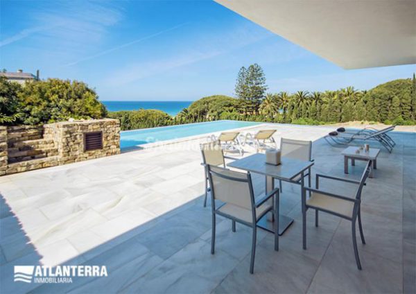 Para los amantes de Cádiz, moderna villa de estilo contemporáneo en Zahara de los Atunes 25885350 1577985 foto42081213 600x424 - Para los amantes de Cádiz, moderna villa de estilo contemporáneo en Zahara de los Atunes