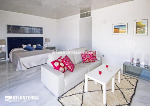Para los amantes de Cádiz, moderna villa de estilo contemporáneo en Zahara de los Atunes 25885350 1577985 foto42081231 600x424 - Para los amantes de Cádiz, moderna villa de estilo contemporáneo en Zahara de los Atunes