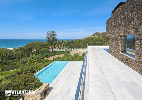 Para los amantes de Cádiz, moderna villa de estilo contemporáneo en Zahara de los Atunes 25885350 1577985 foto42081236 600x424 - Para los amantes de Cádiz, moderna villa de estilo contemporáneo en Zahara de los Atunes