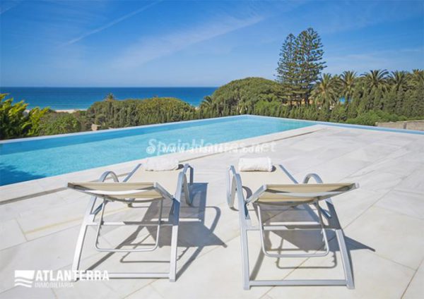 Para los amantes de Cádiz, moderna villa de estilo contemporáneo en Zahara de los Atunes 25885350 1577985 foto42081240 600x424 - Para los amantes de Cádiz, moderna villa de estilo contemporáneo en Zahara de los Atunes
