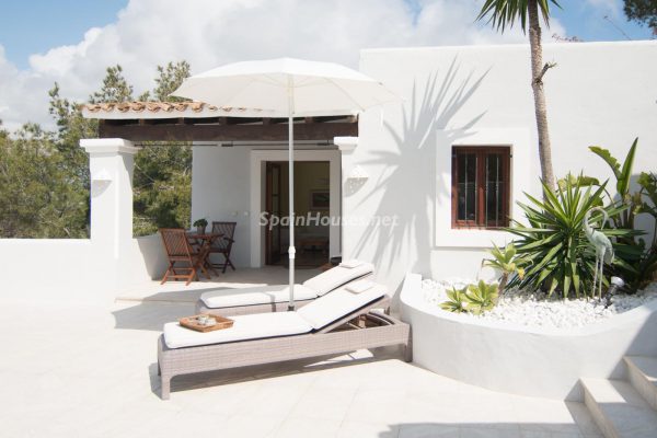 ¡Disfruta en esta espectacular villa de unas merecidas vacaciones en Ibiza! 28039014 2091009 foto 065380 600x400 - ¡Disfruta en esta espectacular villa de unas merecidas vacaciones en Ibiza!