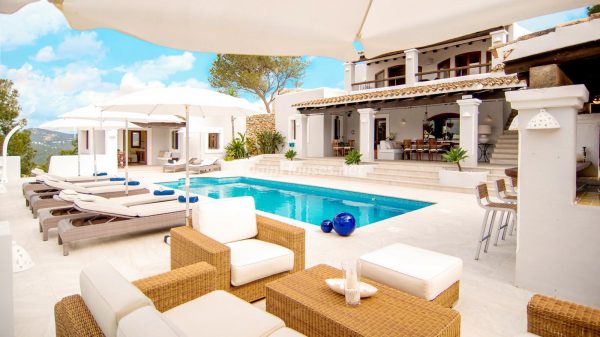 ¡Disfruta en esta espectacular villa de unas merecidas vacaciones en Ibiza! 28039014 2091009 foto 148477 600x337 - ¡Disfruta en esta espectacular villa de unas merecidas vacaciones en Ibiza!