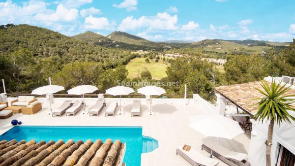¡Disfruta en esta espectacular villa de unas merecidas vacaciones en Ibiza! 28039014 2091009 foto 298676 600x337 - ¡Disfruta en esta espectacular villa de unas merecidas vacaciones en Ibiza!