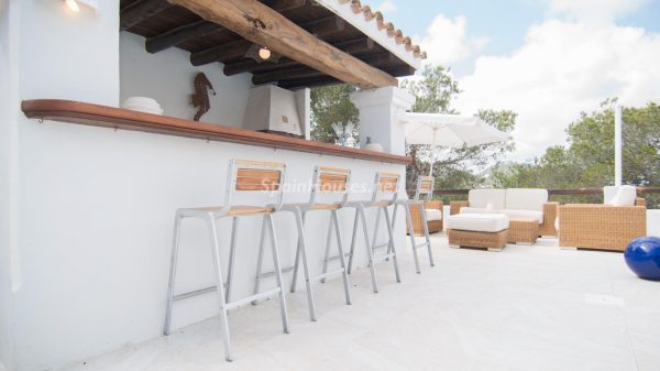 ¡Disfruta en esta espectacular villa de unas merecidas vacaciones en Ibiza! 28039014 2091009 foto 524036 600x337 - ¡Disfruta en esta espectacular villa de unas merecidas vacaciones en Ibiza!