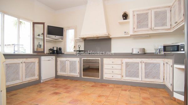 ¡Disfruta en esta espectacular villa de unas merecidas vacaciones en Ibiza! 28039014 2091009 foto 528710 600x337 - ¡Disfruta en esta espectacular villa de unas merecidas vacaciones en Ibiza!