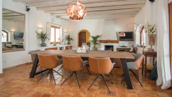 ¡Disfruta en esta espectacular villa de unas merecidas vacaciones en Ibiza! 28039014 2091009 foto 668350 600x337 - ¡Disfruta en esta espectacular villa de unas merecidas vacaciones en Ibiza!