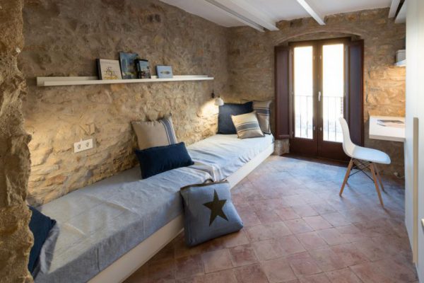 La fusión perfecta de estilo rústico y moderno en esta casa en Girona, Cataluña 65057482 2048710 foto 052278 768x512 600x400 - La fusión perfecta de estilo rústico y moderno en esta casa en Girona, Cataluña