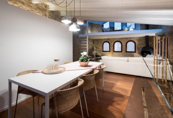 La fusión perfecta de estilo rústico y moderno en esta casa en Girona, Cataluña 65057482 2048710 foto 226895 768x524 600x409 - La fusión perfecta de estilo rústico y moderno en esta casa en Girona, Cataluña