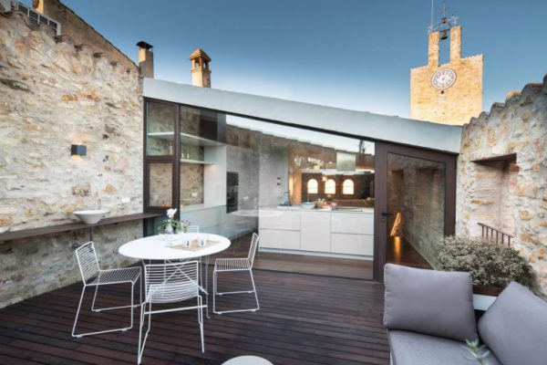 La fusión perfecta de estilo rústico y moderno en esta casa en Girona, Cataluña 65057482 2048710 foto 793269 768x512 600x400 - La fusión perfecta de estilo rústico y moderno en esta casa en Girona, Cataluña