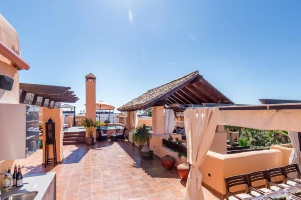 De Marbella al Continente Asiático solo hay un dúplex 66884997 2029265 foto 035054 600x400 - De Marbella al Continente Asiático solo hay un dúplex