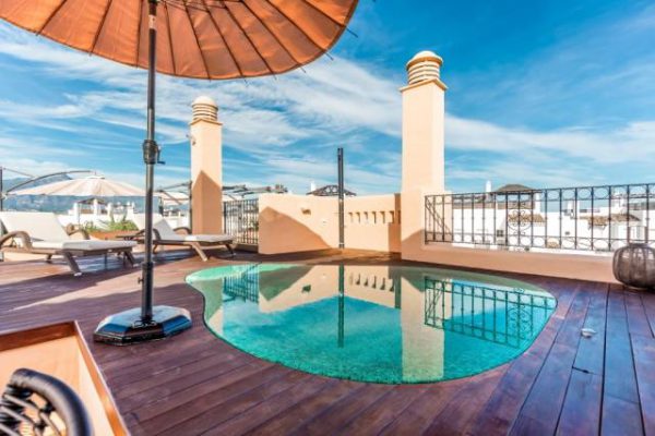 De Marbella al Continente Asiático solo hay un dúplex 66884997 2029265 foto 686693 600x400 - De Marbella al Continente Asiático solo hay un dúplex
