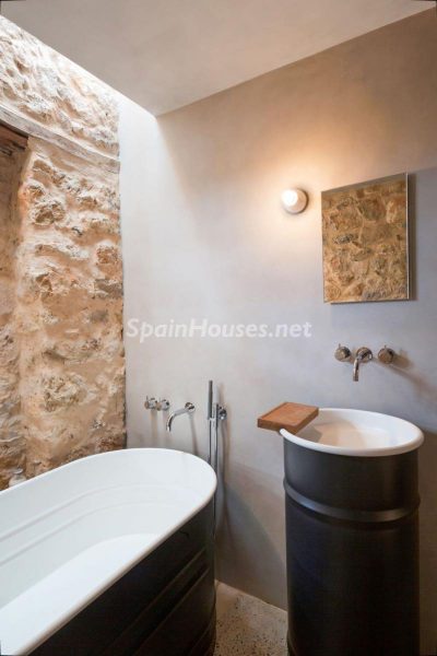 Contempla el paraíso natural único que rodea esta casa en Santa Eulalia del Río, Ibiza 68532389 2130392 foto 324605 400x600 - Contempla el paraíso natural único que rodea esta casa en Santa Eulalia del Río, Ibiza
