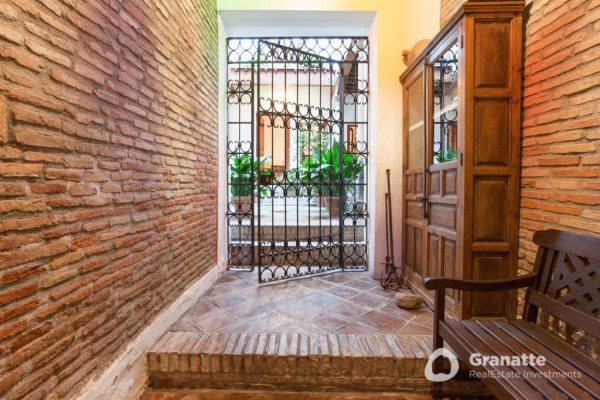 70910415 2474014 foto83077440 600x400 - Vivir en una joya arquitect&oacute;nica con vistas a la Alhambra (Granada)