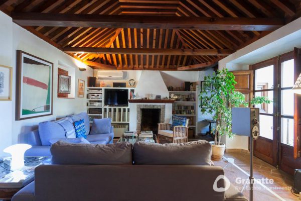 70910415 2474014 foto83077699 600x400 - Vivir en una joya arquitect&oacute;nica con vistas a la Alhambra (Granada)