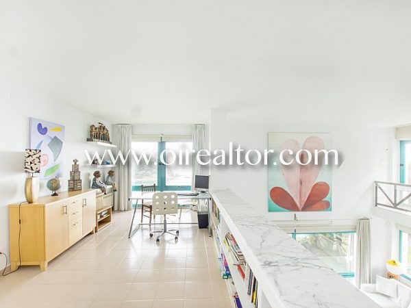 espectacular casa de diseno con vistas privilegiadas 10 600x450 - La Costa Brava se llena de color y dinamismo gracias a esta espectacular casa de dise&ntilde;o