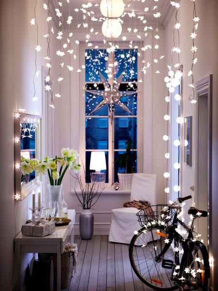 Ideas para decorar recibidores en Navidad luces everywhere 450x600 - Ideas para decorar recibidores en Navidad