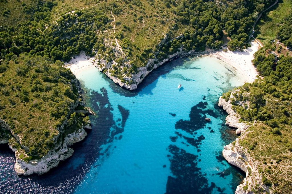 Las mejores playas de España para visitar durante el verano macarella y macarelleta menorca f2f5c448 1024x682 - Las mejores playas de España para visitar durante el verano